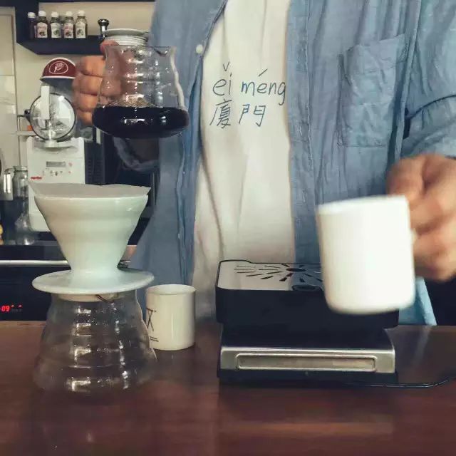http://7xo6kd.com1.z0.glb.clouddn.com/upload-ueditor-image-20161129-1480412774503087902.jpg