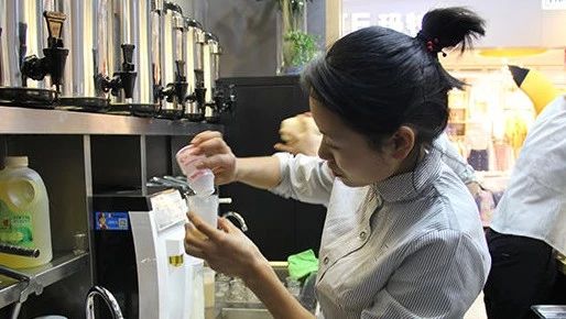 茶飲真是個好生意？ 賣洗衣機的榮事達也要來分杯羹