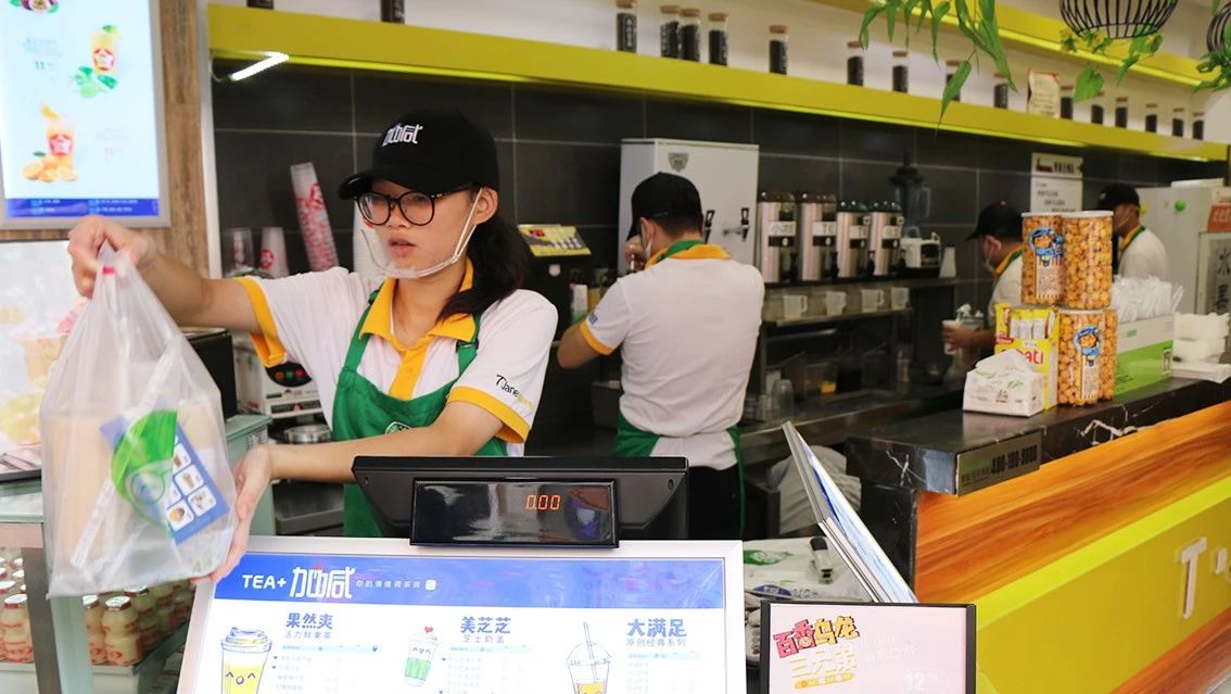 從 元營業(yè)額到家門店，加減奶茶用了一個“最笨”的辦法
