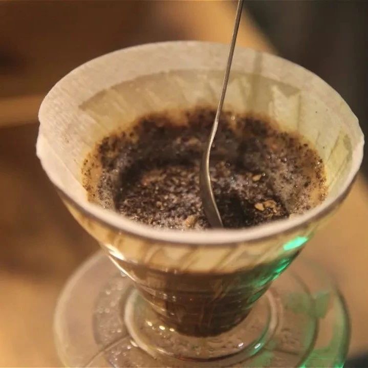 日常沖煮 | 看粉渣和粉床形狀，判斷萃取咖啡情況