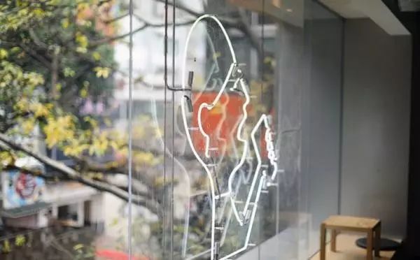 喜茶北京店今天開業(yè)，看起來，這次它又做出了一些改變