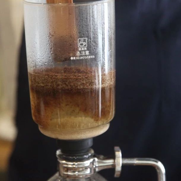 虹吸壺咖啡沖煮 | 攪拌一次 or 兩次有什么不同嗎？