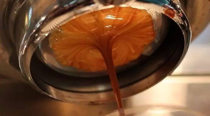 必看！這段咖啡視頻毀三觀！