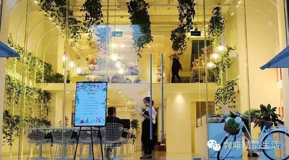 或許是廈門最美的咖啡館，店靚機壕鮮花多！