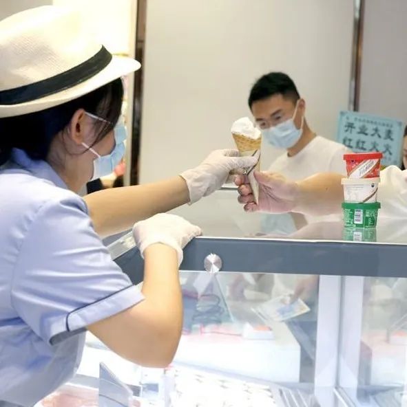 新開(kāi)家店 一天賣出  萬(wàn)元 茅臺(tái)冰淇淋店成飲品黑馬