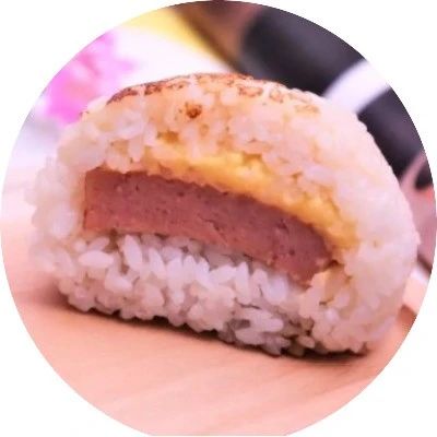 溫故知新丨心靈手巧的姑娘，十分鐘就用剩米飯做出這款超人氣早餐！