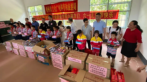 愛心回饋 筑夢(mèng)教育 | 百裕集團(tuán)以行動(dòng)助力公益，點(diǎn)亮童真夢(mèng)想！