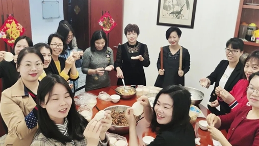 共享歡樂(lè) | 百裕集團(tuán)營(yíng)銷(xiāo)中心喜樂(lè)鬧元宵、暖心慶生日