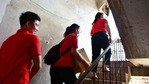 迎“七一”，送溫暖 | 百裕教育黨支部走訪慰問困難老黨員